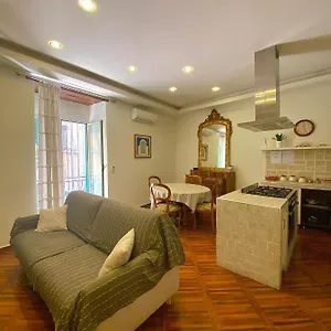 Apartment Trinita Degli Spagnoli House, Naples
