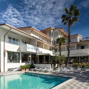 https://hotel-nettuno-bardolino.hotelinveneto.com
