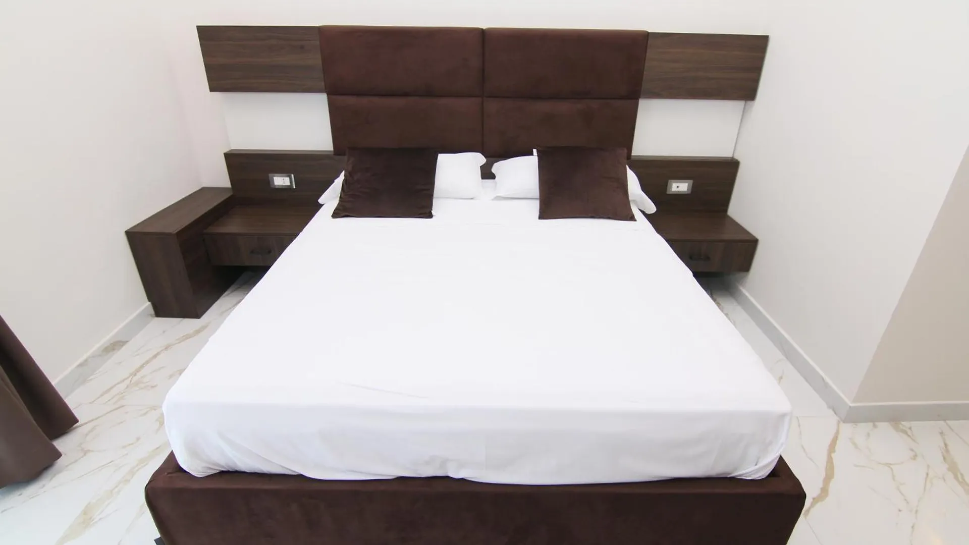 Hotel Auroom Nápoles Italia