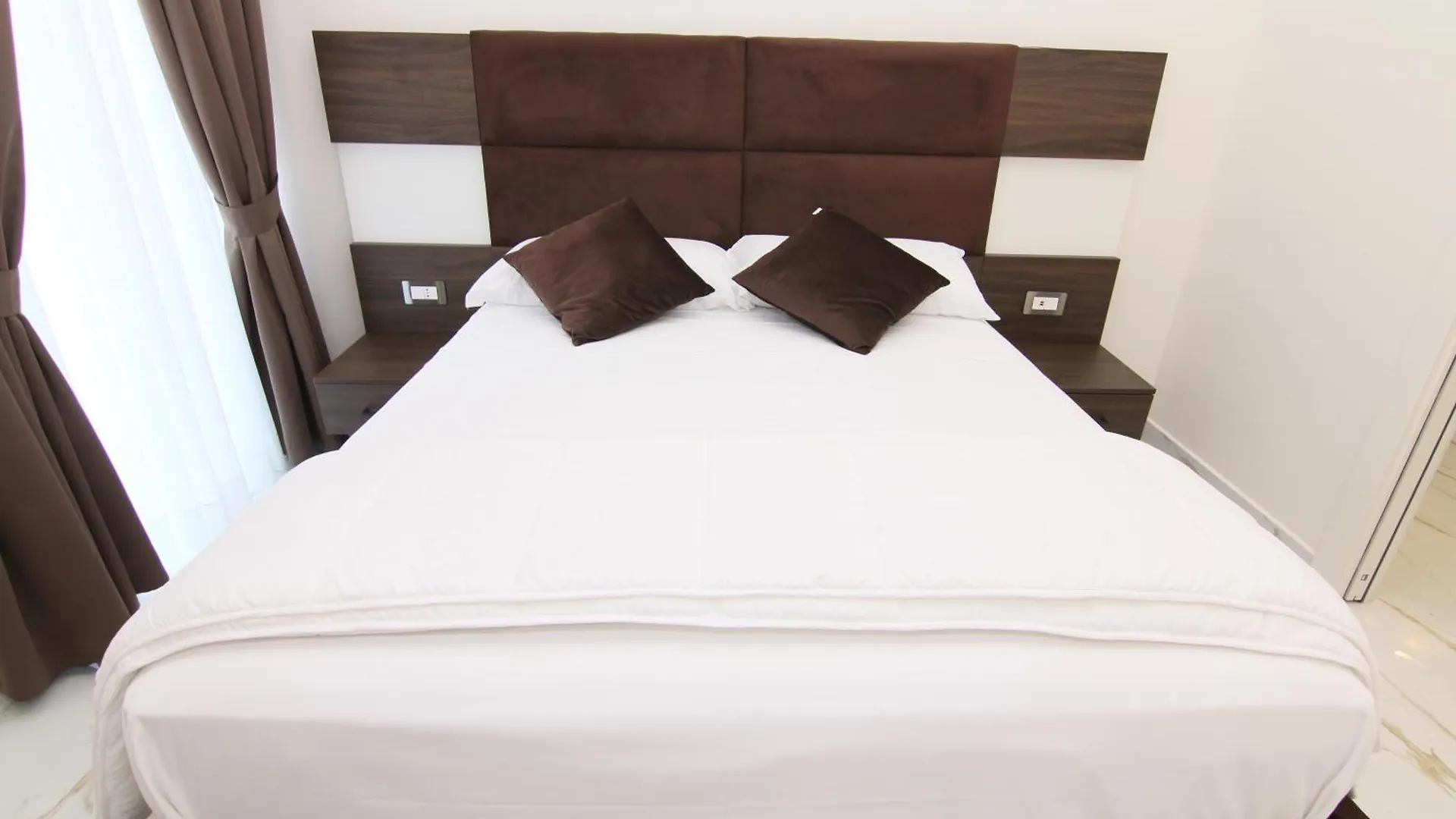 Hotel Auroom Nápoles Italia