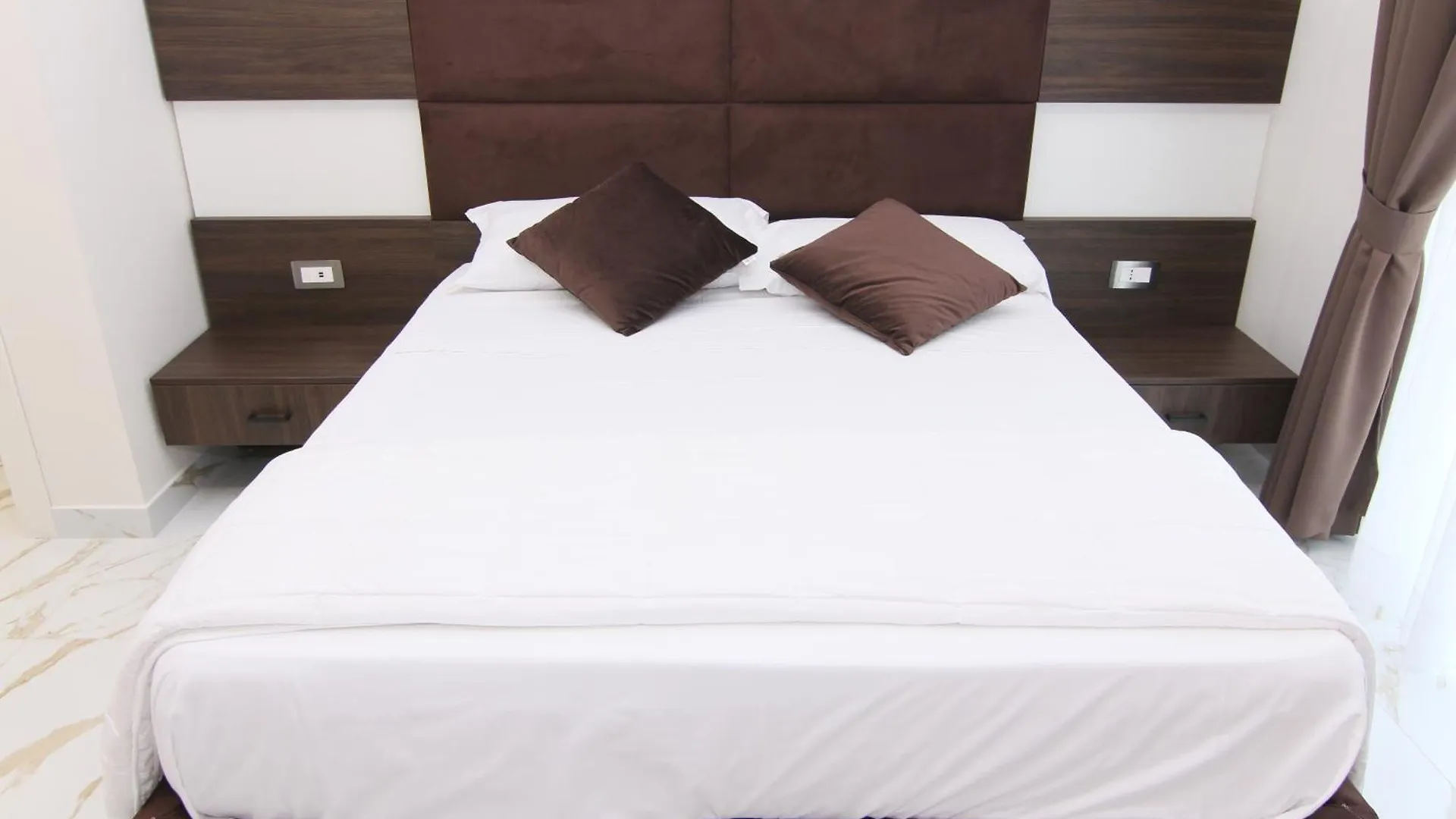Hotel Auroom Nápoles