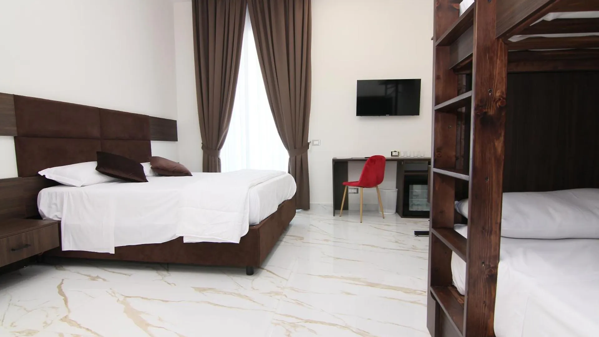 Hotel Auroom Nápoles