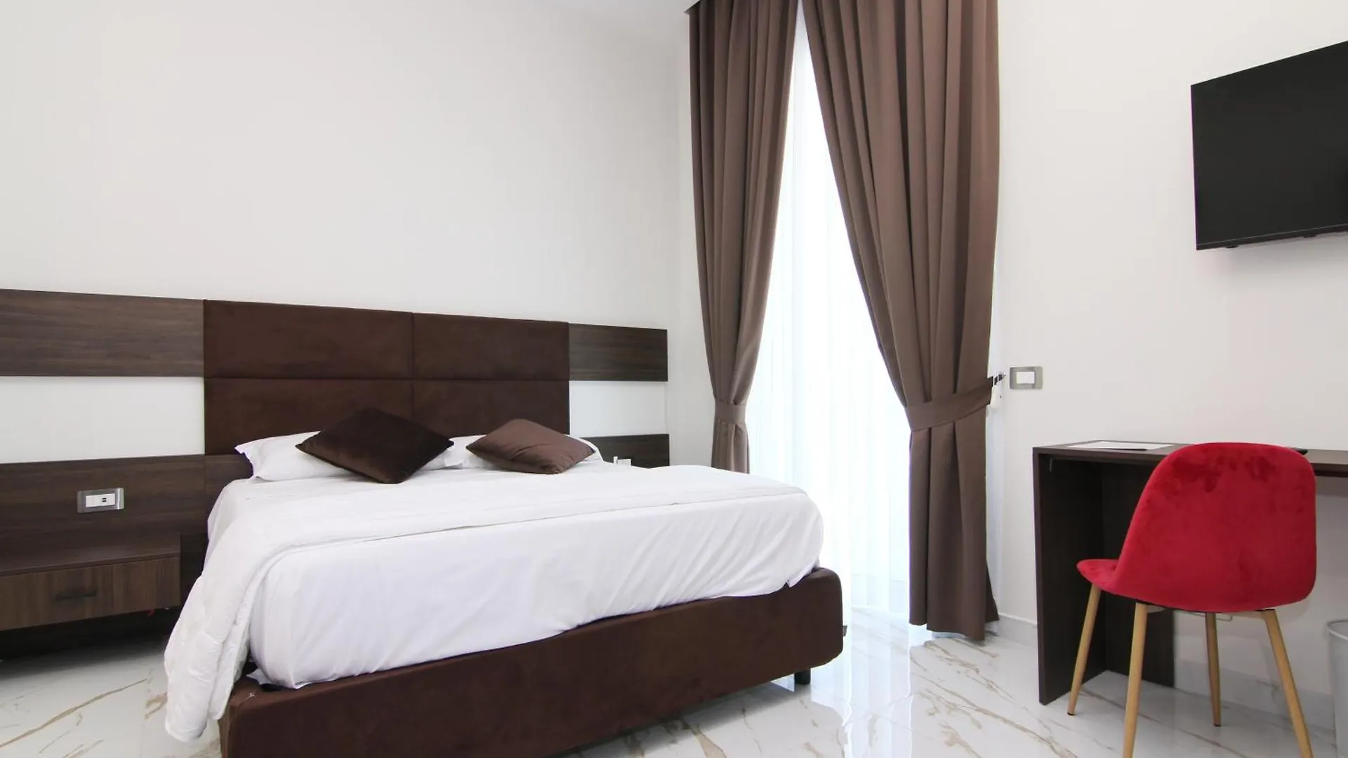 Auroom Naples