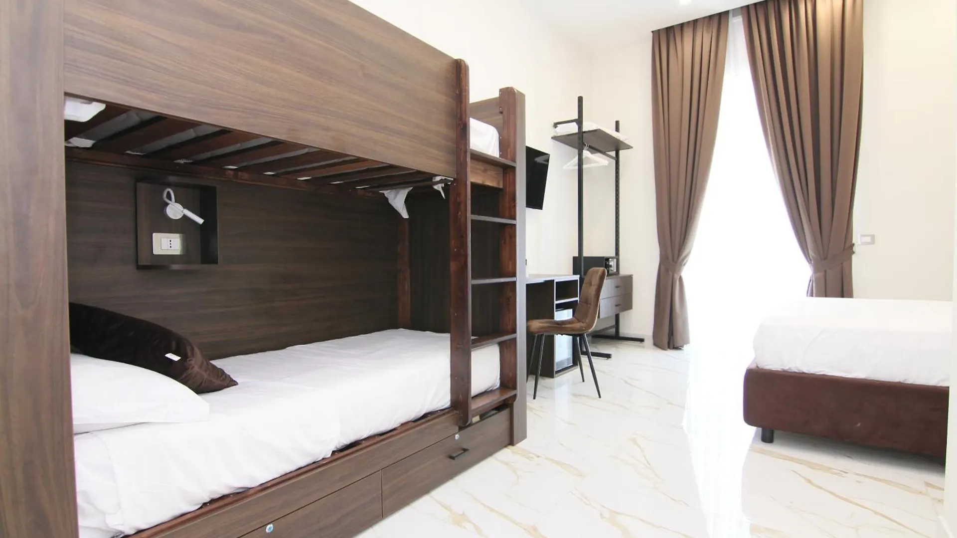 Auroom Naples